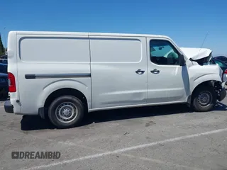 2020 Nissan NV Cargo SV z VIN 1N6BF0KM7LN806302, wystawiony jako IAAI lot #42239491 z przebiegiem 136 204 mil mil oraz . Historia ofert i sprzedaży dostępna na DreamBid. Obrazek 13.