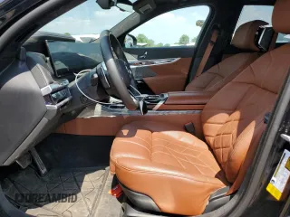 2023 BMW 7 Series 740i z VIN WBA23EH08PCM38868, wystawiony jako Copart lot #59627874 z przebiegiem 17 691 mil mil oraz Szkoda całkowita • Salvage title. Historia ofert i sprzedaży dostępna na DreamBid. Obrazek 7.