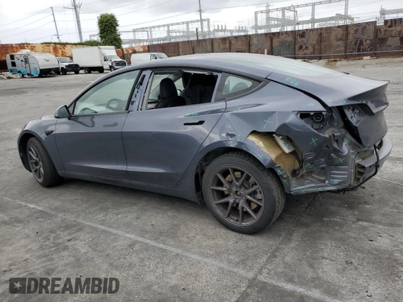 2022 Tesla Model 3 z VIN 5YJ3E1EA0NF375126, wystawiony jako Copart lot #53294925 z przebiegiem 28 318 mil mil oraz Szkoda całkowita • Salvage title. Historia ofert i sprzedaży dostępna na DreamBid. Obrazek 2.