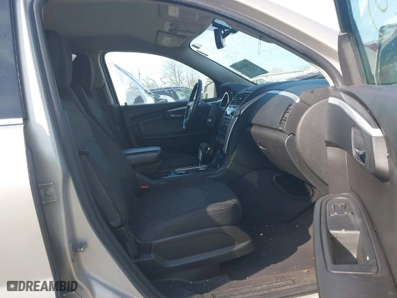 2010 Chevrolet Traverse LT w/1LT with VIN 1GNLRFED3AS116856, listed as a IAAI auction lot 41833663 with 181,695 mi miles. Bid and sale history available at carsss.com. Image 5.