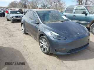 2022 Tesla Model Y Long Range with VIN 7SAYGDEE5NF534259, listed as a IAAI auction lot 41860246 with 24,513 mi miles and . Bid and sale history available at carsss.com. Image 1.