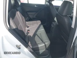 2016 Volkswagen Tiguan S z VIN WVGAV7AX2GW501100, wystawiony jako IAAI lot #42250682 z przebiegiem 76 570 mil mil oraz . Historia ofert i sprzedaży dostępna na DreamBid. Obrazek 8.