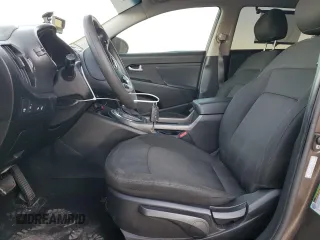 2013 Kia Sportage LX z VIN KNDPB3A23D7465413, wystawiony jako Copart lot #79964134 z przebiegiem 122 467 mil mil oraz Szkoda całkowita • Salvage title. Historia ofert i sprzedaży dostępna na DreamBid. Obrazek 7.