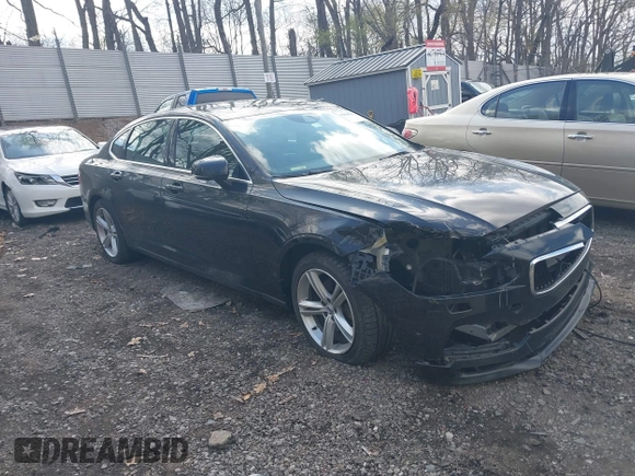 2018 Volvo S90 Momentum with VIN LVY982MK6JP036297, listed as a IAAI auction lot 42094817 with 285,693 mi miles. Bid and sale history available at carsss.com. Image 1.