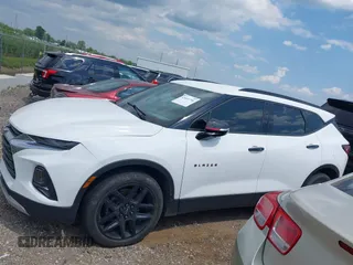 2021 Chevrolet Blazer LT z VIN 3GNKBCRS6MS510688, wystawiony jako IAAI lot #42651746 z przebiegiem 84 794 mil mil oraz . Historia ofert i sprzedaży dostępna na DreamBid. Obrazek 13.