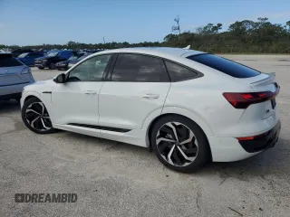 2024 Audi Q8 e-tron Sportback S line Premium Plus z VIN WA1CAAGE5RB013159, wystawiony jako Copart lot #73810634 z przebiegiem Nie podano mil oraz Nie do naprawy. Historia ofert i sprzedaży dostępna na DreamBid. Obrazek 2.