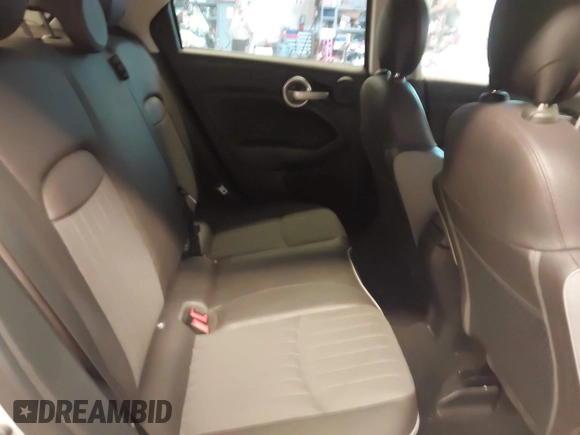 2016 FIAT 500X Lounge z VIN ZFBCFYDT0GP332060, wystawiony jako IAAI lot #42837184 z przebiegiem 159 804 mil mil oraz . Historia ofert i sprzedaży dostępna na DreamBid. Obrazek 8.