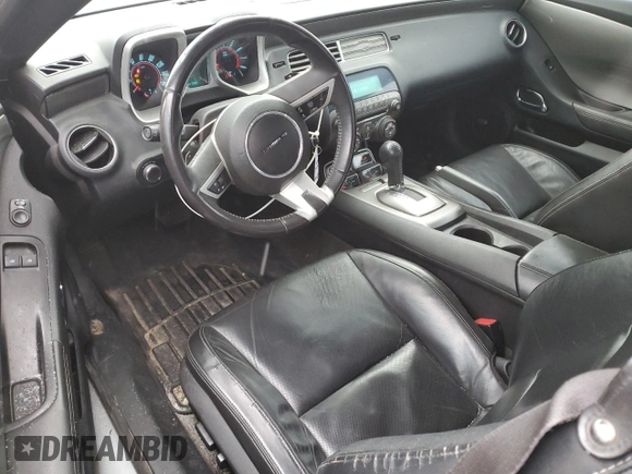 2010 Chevrolet Camaro 2LT z VIN 2G1FC1EV0A9168569, wystawiony jako Copart lot #44438265 z przebiegiem 128 999 mil mil oraz Szkoda całkowita • Salvage title. Historia ofert i sprzedaży dostępna na DreamBid. Obrazek 8.