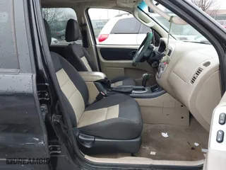 2007 Ford Escape XLT with VIN 1FMCU93107KA97933, listed as a IAAI auction lot 41507977 with 119,841 mi miles. Bid and sale history available at carsss.com. Image 5.