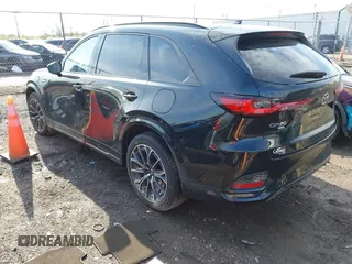 2025 Mazda CX-70 S Premium z VIN JM3KJDHC3S1101758, wystawiony jako IAAI lot #41997770 z przebiegiem Nie podano mil oraz . Historia ofert i sprzedaży dostępna na DreamBid. Obrazek 3.