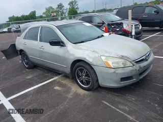 2007 Honda Accord LX SE z VIN 1HGCM56387A191446, wystawiony jako IAAI lot #42193015 z przebiegiem 229 514 mil mil oraz . Historia ofert i sprzedaży dostępna na DreamBid. Obrazek 1.