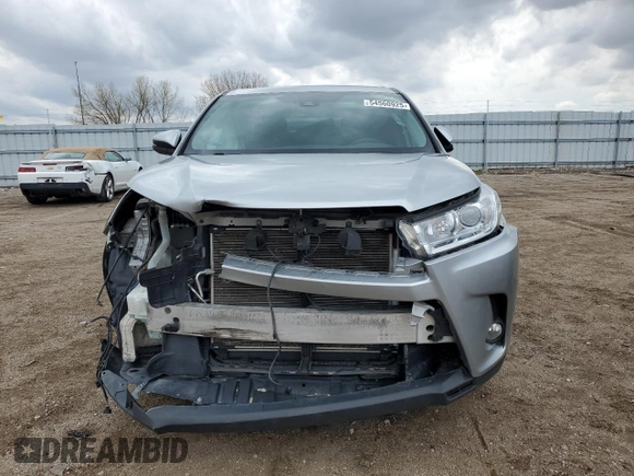2018 Toyota Highlander LE z VIN 5TDBZRFHXJS907286, wystawiony jako Copart lot #54560925 z przebiegiem 77 868 mil mil oraz Szkoda całkowita • Salvage title. Historia ofert i sprzedaży dostępna na DreamBid. Obrazek 5.