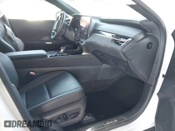 2024 Lexus RX 350 z VIN 2T2BAMBAXRC042418, wystawiony jako IAAI lot #41696464 z przebiegiem 5 666 mil mil oraz . Historia ofert i sprzedaży dostępna na DreamBid. Obrazek 5.
