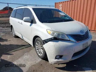 2015 Toyota Sienna XLE with VIN 5TDYK3DC3FS602836, listed as a IAAI auction lot 41712647 with 275,811 mi miles. Bid and sale history available at carsss.com. Image 1.