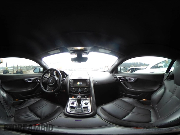 2015 Jaguar F-Type R z VIN SAJWA6DA3FMK21267, wystawiony jako IAAI lot #42116034 z przebiegiem 60 044 mil mil oraz . Historia ofert i sprzedaży dostępna na DreamBid. Obrazek 18.