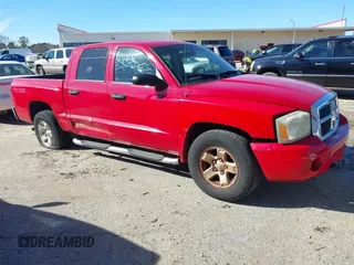 2006 Dodge Dakota SLT with VIN 1D7HE48K26S691391, listed as a IAAI auction lot 41627613 with 195,354 mi miles. Bid and sale history available at carsss.com. Image 1.