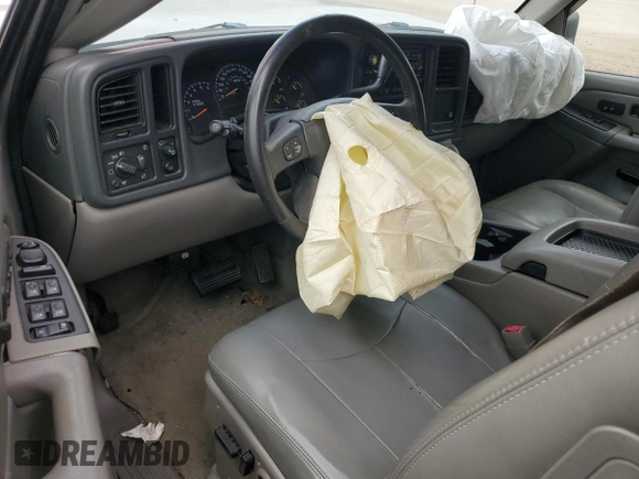 2004 Chevrolet Suburban LT with VIN 1GNEC16Z64J135810, listed as a Copart auction lot 84643984 with 243,355 mi miles and Salvage Title. Bid and sale history available at carsss.com. Image 8.