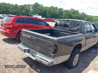 2001 Dodge Dakota Sport z VIN 1B7HL2ANX1S297770, wystawiony jako IAAI lot #42309715 z przebiegiem 279 458 mil mil oraz . Historia ofert i sprzedaży dostępna na DreamBid. Obrazek 6.
