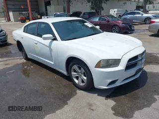 2011 Dodge Charger SE z VIN 2B3CL3CG0BH606199, wystawiony jako IAAI lot #42454957 z przebiegiem 156 435 mil mil oraz . Historia ofert i sprzedaży dostępna na DreamBid. Obrazek 1.