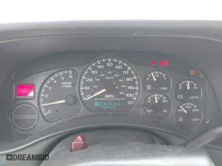 2002 Chevrolet Avalanche with VIN 3GNEC13T02G219796, listed as a IAAI auction lot 41902162 with 308,048 mi miles. Bid and sale history available at carsss.com. Image 7.