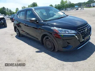 2022 Nissan Kicks S z VIN 3N1CP5BV6NL483876, wystawiony jako IAAI lot #42270807 z przebiegiem 67 596 mil mil oraz . Historia ofert i sprzedaży dostępna na DreamBid. Obrazek 1.
