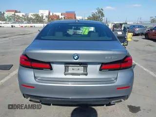 2023 BMW 5 Series 530e z VIN WBA13AG00PCM10164, wystawiony jako IAAI lot #42406603 z przebiegiem 26 770 mil mil oraz . Historia ofert i sprzedaży dostępna na DreamBid. Obrazek 16.