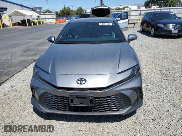 2025 Toyota Camry LE with VIN 4T1DAACK2SU517728, listed as a Copart auction lot 52567455 with 28,385 mi miles and Salvage Title. Bid and sale history available at DreamBid. Image 5.