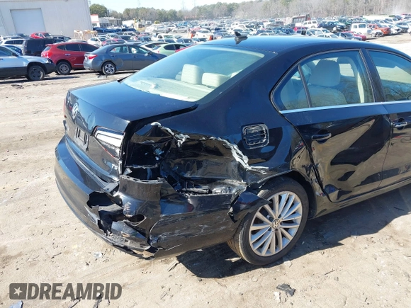 2016 Volkswagen Jetta SEL z VIN 3VWL07AJ5GM212572, wystawiony jako IAAI lot #41470003 z przebiegiem 138 988 mil mil oraz . Historia ofert i sprzedaży dostępna na DreamBid. Obrazek 6.