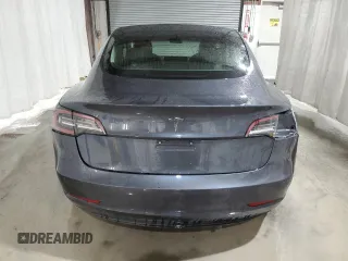 2018 Tesla Model 3 Long Range Battery z VIN 5YJ3E1EB2JF087126, wystawiony jako Copart lot #58263125 z przebiegiem 39 825 mil mil oraz Szkoda całkowita • Salvage title. Historia ofert i sprzedaży dostępna na DreamBid. Obrazek 6.