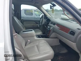 2007 Chevrolet Avalanche LTZ with VIN 3GNFK12347G240117, listed as a IAAI auction lot 42789191 with 201,863 mi miles and . Bid and sale history available at DreamBid. Image 5.