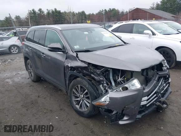 2019 Toyota Highlander SE z VIN 5TDJZRFH0KS584881, wystawiony jako IAAI lot #42016362 z przebiegiem 65 704 mil mil oraz . Historia ofert i sprzedaży dostępna na DreamBid. Obrazek 1.