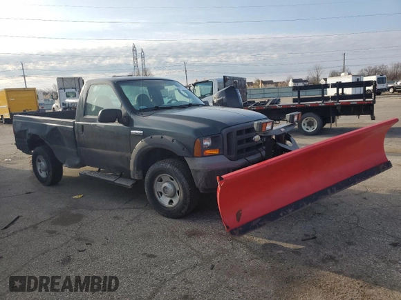 2005 Ford F-250 XL with VIN 1FTNF21535ED28632, listed as a Copart auction lot 47777775 with 136,555 mi miles and Clean title. Bid and sale history available at DreamBid. Image 4.