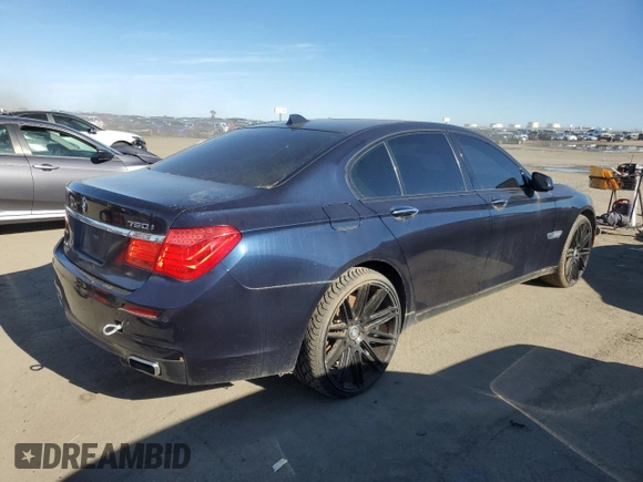 2012 BMW 7 Series 750i z VIN WBAKA8C52CCY37618, wystawiony jako Copart lot #87510215 z przebiegiem 113 512 mil mil oraz Czysty tytuł • Clean title. Historia ofert i sprzedaży dostępna na DreamBid. Obrazek 3.