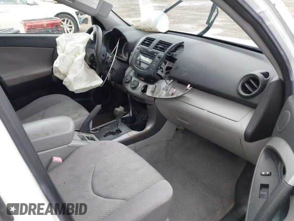 2008 Toyota RAV4 with VIN JTMBD33V986064097, listed as a IAAI auction lot 41923844 with 152,131 mi miles. Bid and sale history available at carsss.com. Image 5.