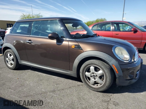 2011 MINI Hardtop z VIN WMWSU3C55BT094204, wystawiony jako Copart lot #53994195 z przebiegiem 132 938 mil mil oraz Tytuł czysty. Historia ofert i sprzedaży dostępna na DreamBid. Obrazek 4.