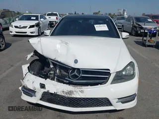 2014 Mercedes-Benz C 250 Sport z VIN WDDGF4HB0EG162208, wystawiony jako IAAI lot #42282529 z przebiegiem 91 399 mil mil oraz . Historia ofert i sprzedaży dostępna na DreamBid. Obrazek 12.