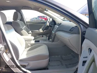 2008 Toyota Camry LE z VIN 4T4BE46K78R040785, wystawiony jako IAAI lot #42338481 z przebiegiem 90 926 mil mil oraz . Historia ofert i sprzedaży dostępna na DreamBid. Obrazek 5.