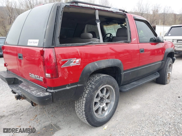 1996 Chevrolet Tahoe with VIN 3GNEK18R8TG153872, listed as a IAAI auction lot 41913476 with 120,686 mi miles. Bid and sale history available at carsss.com. Image 4.