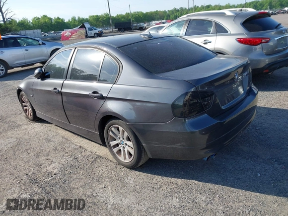 2007 BMW 3 Series 328xi z VIN WBAVC93517K033593, wystawiony jako IAAI lot #42137856 z przebiegiem Nie podano mil oraz . Historia ofert i sprzedaży dostępna na DreamBid. Obrazek 3.