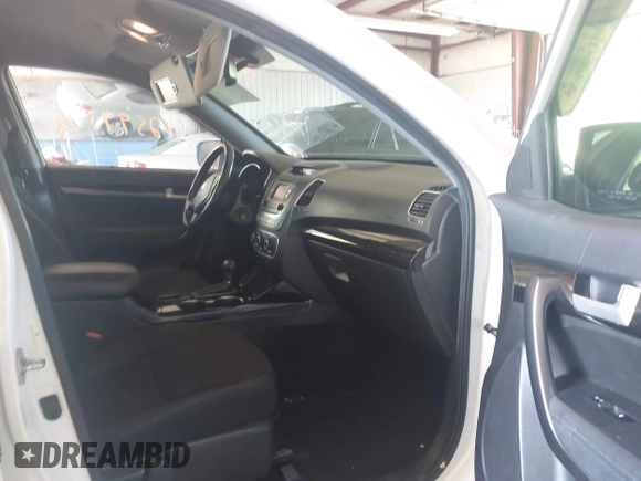 2015 Kia Sorento LX with VIN 5XYKTCA64FG607865, listed as a IAAI auction lot 42599348 with 138,100 mi miles and . Bid and sale history available at DreamBid. Image 5.