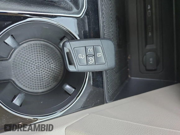 2023 Volkswagen Atlas SE z VIN 1V2HR2CA4PC526289, wystawiony jako IAAI lot #42734426 z przebiegiem 46 454 mil mil oraz . Historia ofert i sprzedaży dostępna na DreamBid. Obrazek 27.