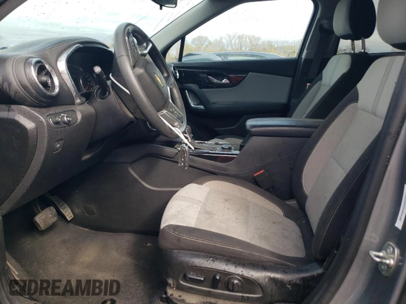 2023 Chevrolet Blazer LT z VIN 3GNKBCR44PS211206, wystawiony jako Copart lot #49726955 z przebiegiem 56 995 mil mil oraz Szkoda całkowita • Salvage title. Historia ofert i sprzedaży dostępna na DreamBid. Obrazek 7.