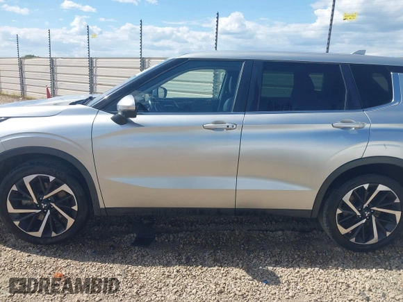 2022 Mitsubishi Outlander SE z VIN JA4J3UA82NZ021498, wystawiony jako IAAI lot #42015884 z przebiegiem 73 420 mil mil oraz . Historia ofert i sprzedaży dostępna na DreamBid. Obrazek 14.