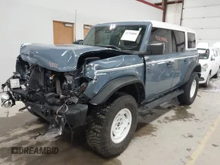 2023 Ford Bronco z VIN 1FMDE4DH2PLA40790, wystawiony jako IAAI lot #41734806 z przebiegiem 19 913 mil mil oraz . Historia ofert i sprzedaży dostępna na DreamBid. Obrazek 2.