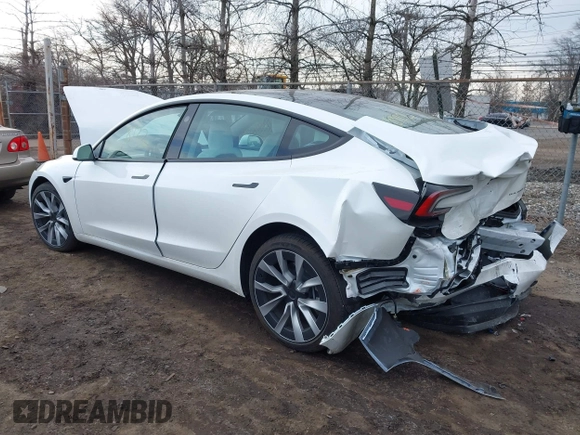 2025 Tesla Model 3 Long Range z VIN 5YJ3E1EB3SF899746, wystawiony jako IAAI lot #41678122 z przebiegiem 2 249 mil mil oraz . Historia ofert i sprzedaży dostępna na DreamBid. Obrazek 3.