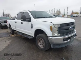 2018 Ford F-250 XL z VIN 1FT7W2B66JEC25103, wystawiony jako IAAI lot #41108742 z przebiegiem 122 436 mil mil oraz . Historia ofert i sprzedaży dostępna na DreamBid. Obrazek 1.