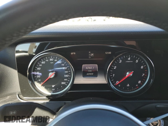 2019 Mercedes-Benz E-Class E 300 with VIN WDDZF4JB7KA605701, listed as a Copart auction lot 38572993 with 60,909 mi miles. Bid and sale history available at carsss.com. Image 9.