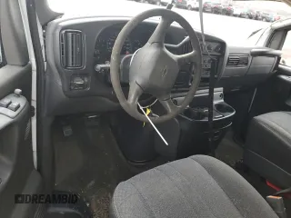 2002 Chevrolet Express with VIN 1GAHG39R121100096, listed as a Copart auction lot 84198674 with Not Provided miles and Salvage Title. Bid and sale history available at carsss.com. Image 8.