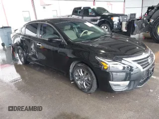 2015 Nissan Altima 2.5 SL with VIN 1N4AL3AP7FN900680, listed as a IAAI auction lot 41905897 with 158,200 mi miles. Bid and sale history available at carsss.com. Image 1.