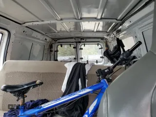 2009 Ford Econoline Cargo Commercial z VIN 1FTSE34L39DA01410, wystawiony jako Copart lot #77798344 z przebiegiem Nie podano mil oraz Szkoda całkowita • Salvage title. Historia ofert i sprzedaży dostępna na DreamBid. Obrazek 10.